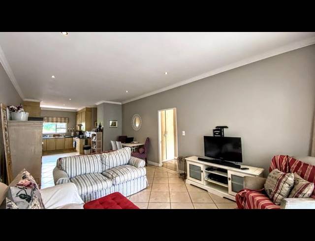 2 BEDROOM PROPERTY TO RENT IN CRAIGHALL